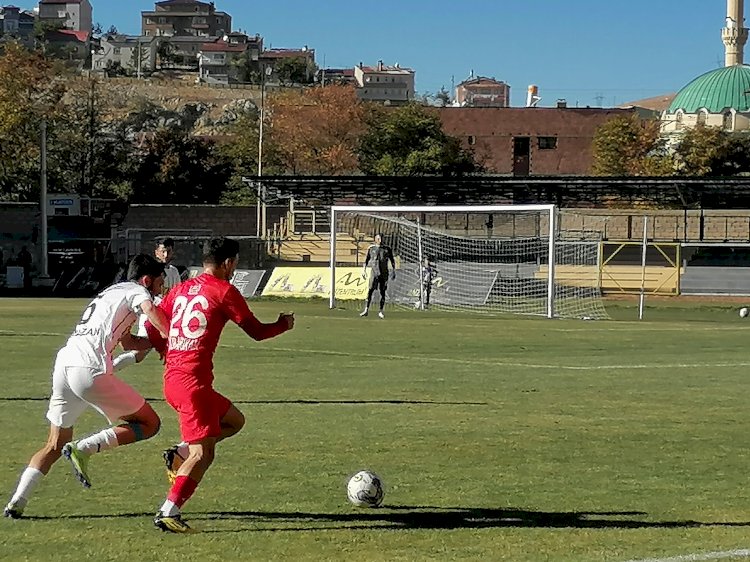 Bayburt Özel İdarespor kendi sahasında  Batman Petrol Sporla 12. haftada berabere kaldı