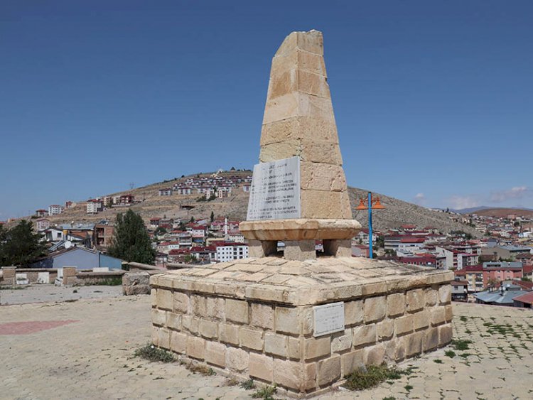 Şair Zihni Türbesi