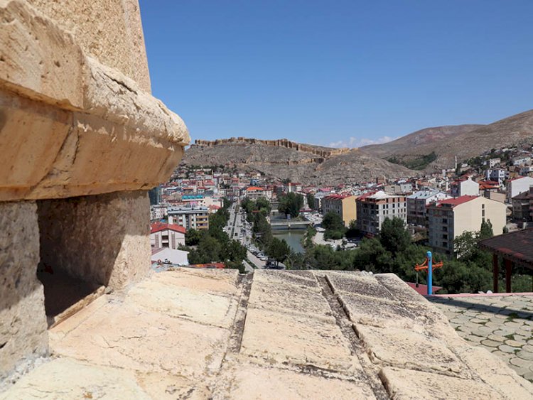 Şair Zihni Türbesi