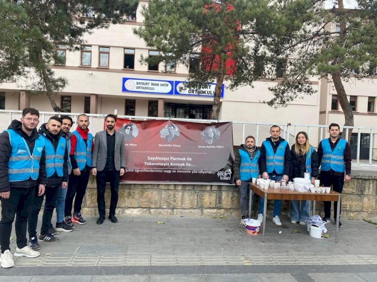 24 Kasım öğretmenler gününde anlamlı hareket