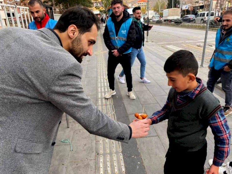 24 Kasım öğretmenler gününde anlamlı hareket