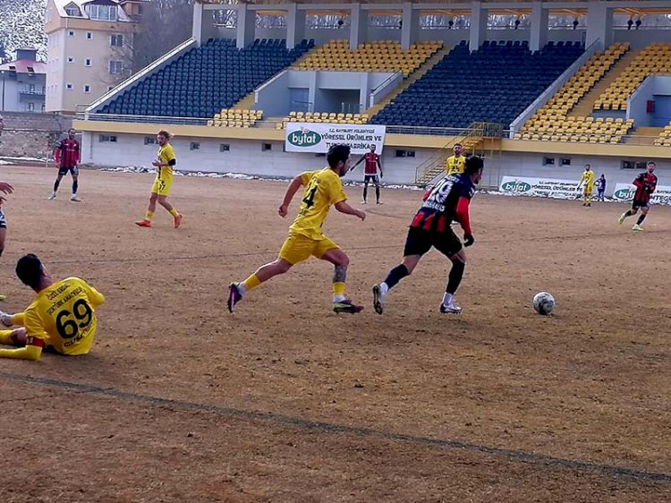 Bayburt Özel İdare spor Genç Osman Stadyumunda ağırladığı Düzce spor’la 1-1 berabere kaldı