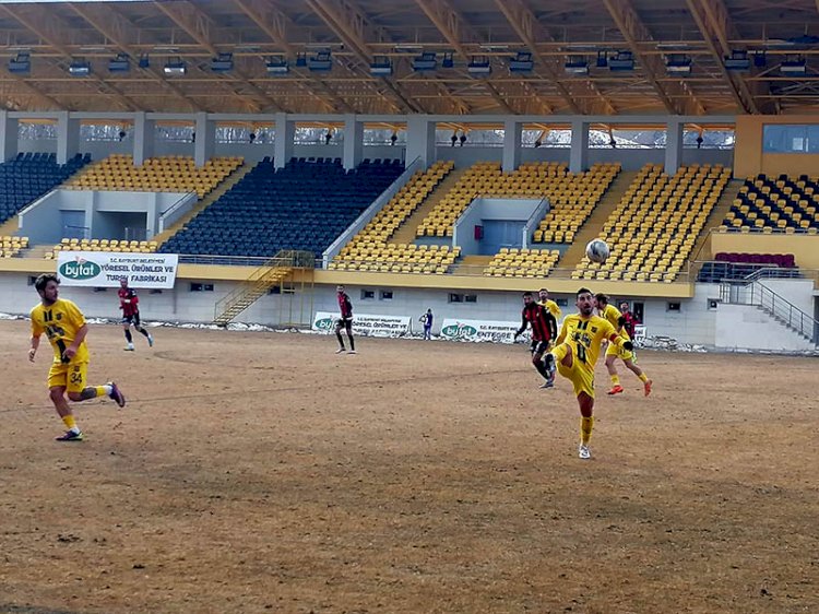 Bayburt Özel İdare spor Genç Osman Stadyumunda ağırladığı Düzce spor’la 1-1 berabere kaldı
