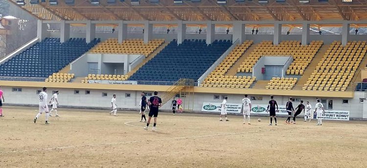 Bayburt Özel İdarespor kendi evinde tek golle mağlubiyet.