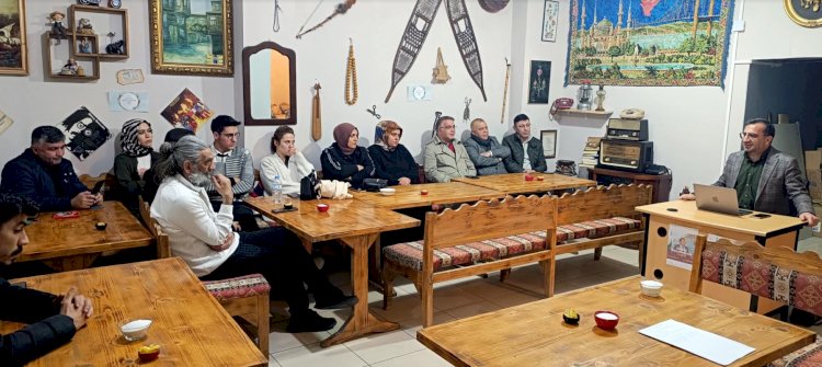 Elisa Bayburt Kitap Sahafta bu haftanın Söyleşi Konusu Türkçemiz üzerineydi